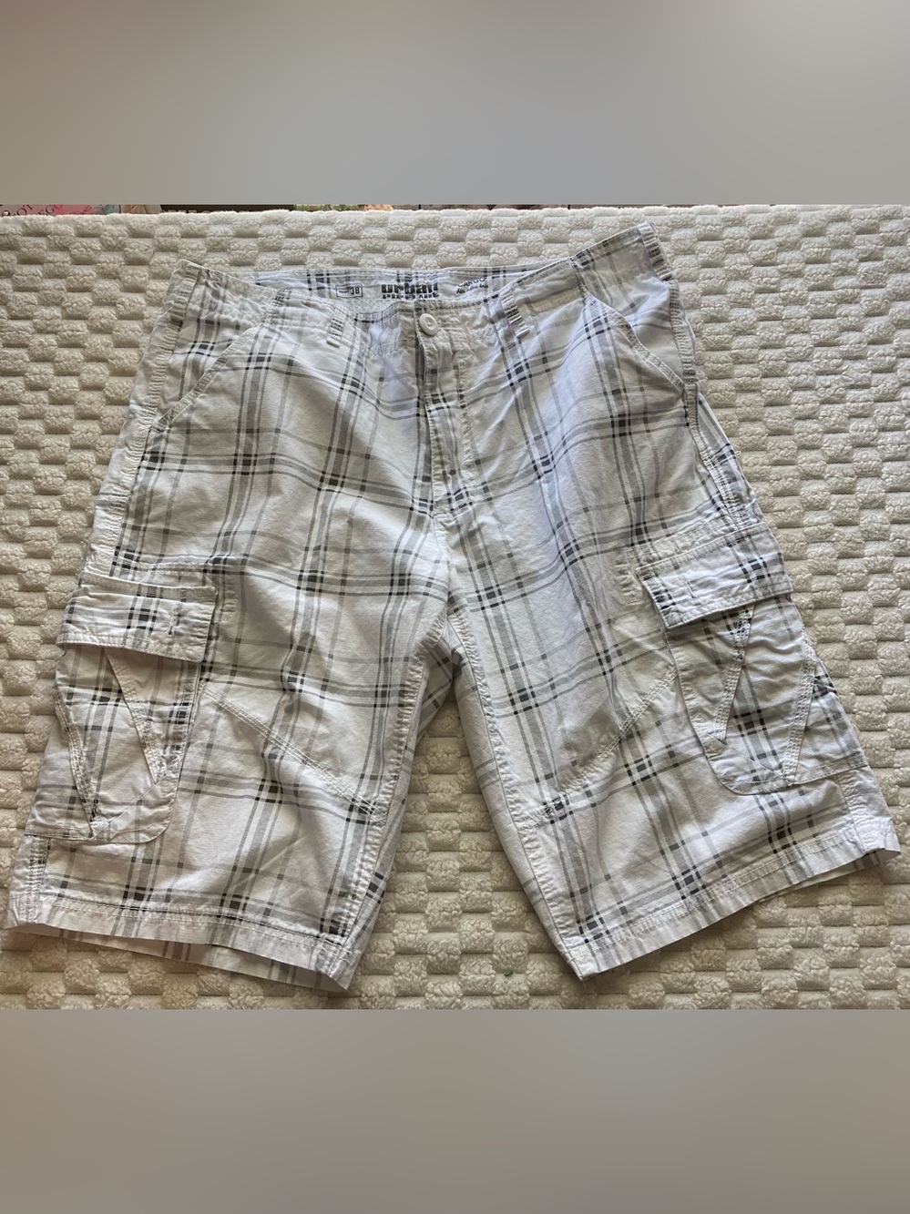 urban pipeline Men's White Plaid Cargo Shorts